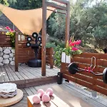 Arapaki Secret Garden, Ground Floor Deluxe Suite, Private Pool, Sauna, Sea View Guest house