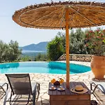 Guest house Arapaki Secret Garden, Ground Floor Deluxe Suite, Private Pool, Sauna, Sea View Vournikas