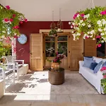 Guest house Arapaki Secret Garden, Ground Floor Deluxe Suite, Private Pool, Sauna, Sea View Vournikas