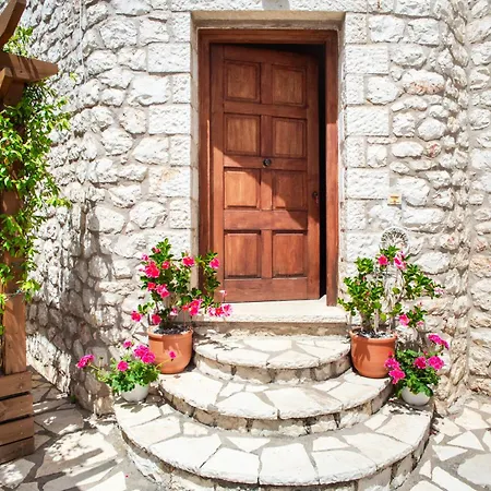 Arapaki Secret Garden, Ground Floor 2 Vournikas