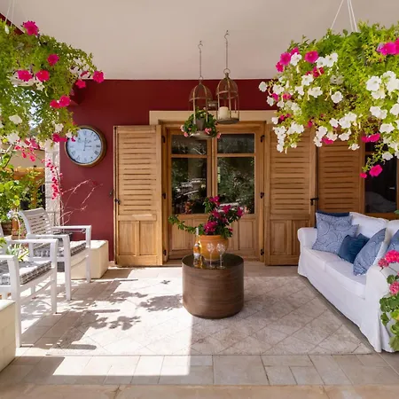 Penzion Arapaki Secret Garden, Ground Floor Deluxe Suite, Private Pool, Sauna, Sea View Vournikas