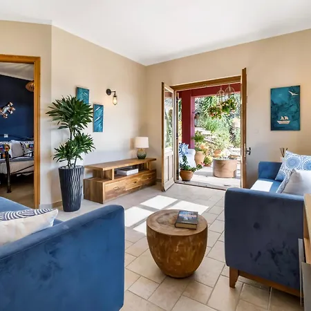 Konukevi Arapaki Secret Garden, Ground Floor Deluxe Suite, Private Pool, Sauna, Sea View Vournikas