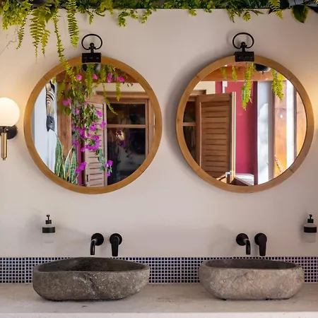 Arapaki Secret Garden, Ground Floor Deluxe Suite, Private Pool, Sauna, Sea View Konukevi