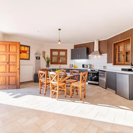 Guest house Arapaki Secret Garden, Ground Floor Deluxe Suite, Private Pool, Sauna, Sea View Vournikas