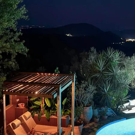 Konukevi Arapaki Secret Garden, Ground Floor Deluxe Suite, Private Pool, Sauna, Sea View