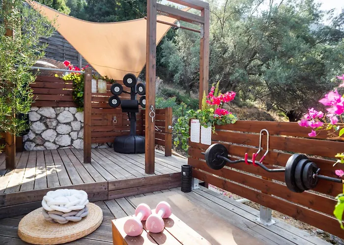 Arapaki Secret Garden, Ground Floor Deluxe Suite, Private Pool, Sauna, Sea View Guest house