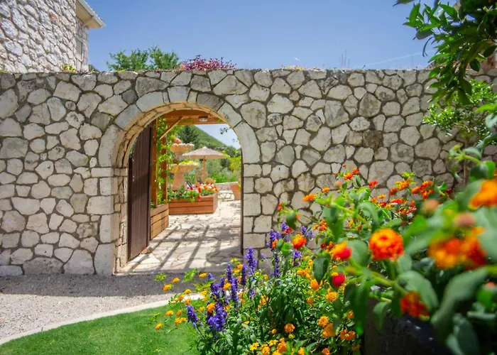 Arapaki Secret Garden, Ground Floor Deluxe Suite, Private Pool, Sauna, Sea View