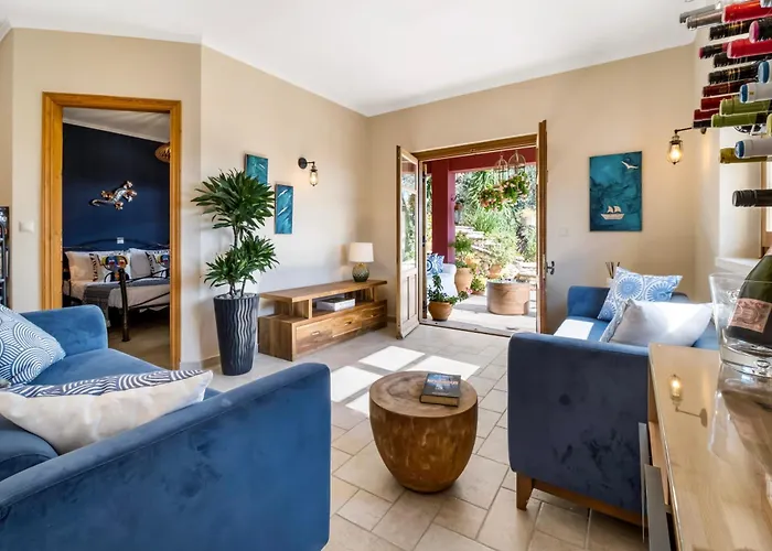 Guest house Arapaki Secret Garden, Ground Floor Deluxe Suite, Private Pool, Sauna, Sea View Vournikas