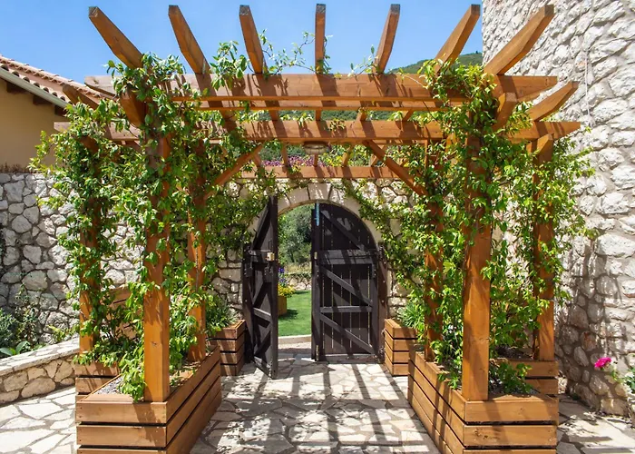 Arapaki Secret Garden, Ground Floor Deluxe Suite, Private Pool, Sauna, Sea View Vournikas