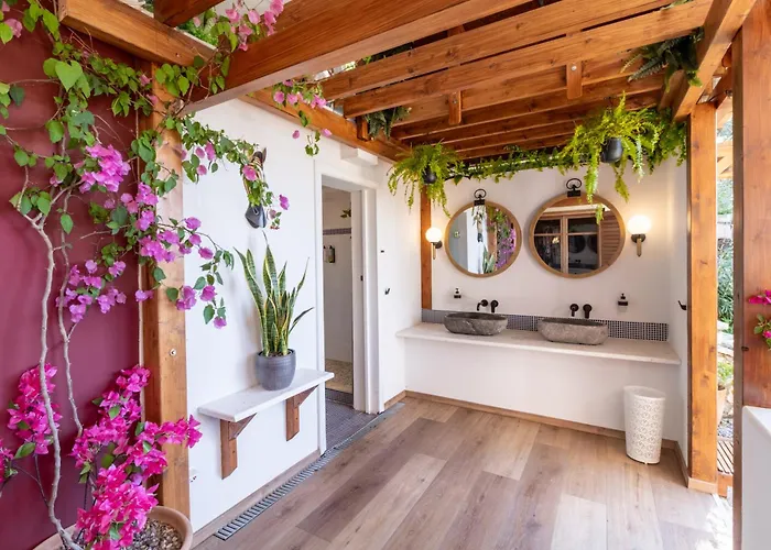 Guest house Arapaki Secret Garden, Ground Floor Deluxe Suite, Private Pool, Sauna, Sea View Vournikas