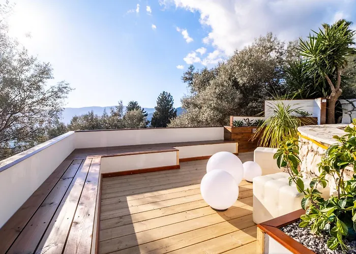 Arapaki Secret Garden, Ground Floor Deluxe Suite, Private Pool, Sauna, Sea View Guest house Vournikas